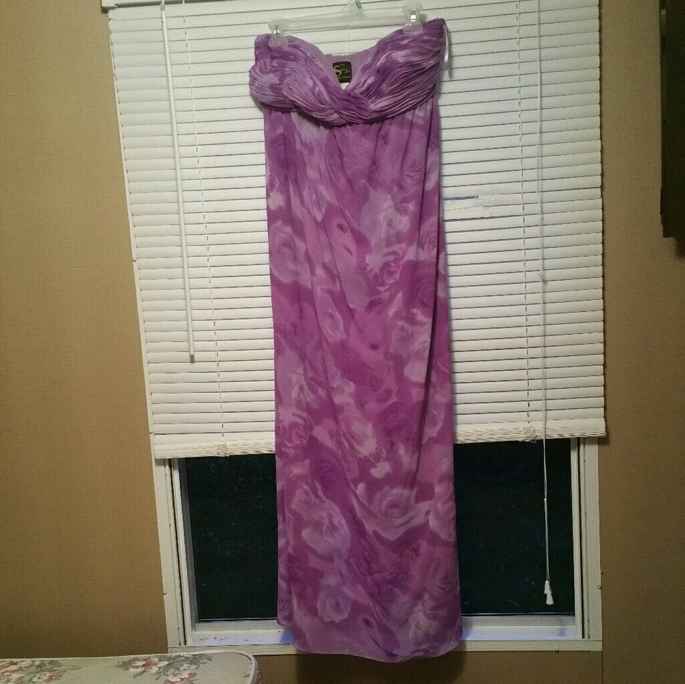 SALE!! 💜BEAUTiFUl DRESS!💜